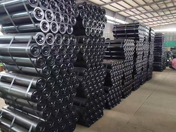 Why do conveyor idlers easily jam?